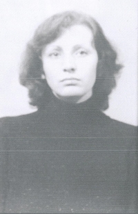 Angelika Cholewa während einer Polizeiuntersuchung in der DDR, 1980
