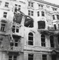 The house and flat where the Štifters lived (Římská 43, Prague-Vinohrady) after the air raid of 14 February 1945