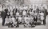 School photo, Anděla is in the 3rd raw from the right, 1932