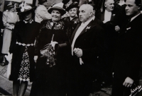 Svatební den Anděly a Karla Kostlivých, rodiče Roubíkovi, 11. 5. 1940