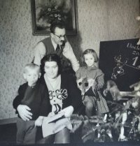 Dagmar Kollárová with her parents and brother 1944