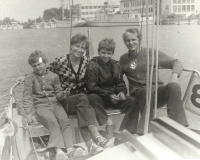 S manželkou a syny na jachtě na dovolené v NDR, 1982
