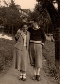 Věra Saxlová and Leoš Poláček, Petr's future parents. Špindlerův Mlýn, 1934
