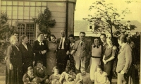 Family photograph taken at the occasion of Petr's parents' wedding.
The newlyweds, Věra a Leoš Poláček, top row, fifth and fourth from the right; Zdena Picková, Leoš' sister, second from right; Hugo Poláček, Leoš' father, centre; his mother Mína. Estate in Šibice by Nymburk, 1935