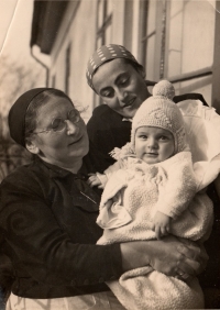 From the left: Eliška Saxlová, Petr' grandmother, Věra Poláčková, Petr's mother, and Petr himself. Drasty by Klecany, 1936