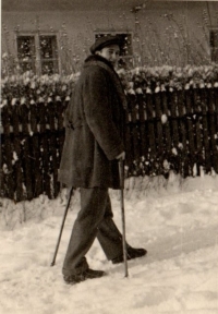 Leoš Poláček, with his legs weakened by polio. Mcely, 1936