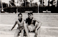 Petr (left) with Tommy Wahl, the first friend he made after arriving to Argentina. Buenos Aires, 1955