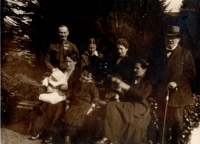 Eliška, witness' grandmother (top row, second from left), wih her siblings at the Saxl family estate in Drasty by Klecany. 1915