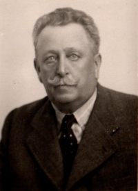 Hugo Poláček (1872 - 1943), Pet's grandfather, was murdered in Auschwitz. Photographed in Prague, around 1934