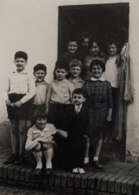 With his family and friends, the witness is in the second raw second from the right 