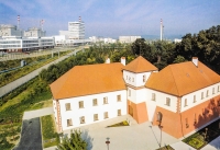 Původní zámeček u Březí slouží jako informační a vzdělávací centrum společnosti ČEZ