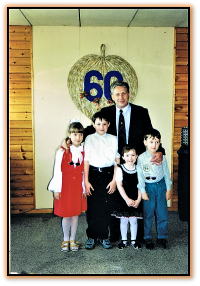 Zbigniew Podleśny with his grandchildren 