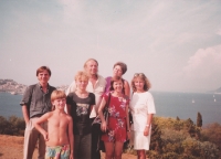 Spouses Hrabina with Svatopluk Karáska's family on the island of Elba, 1990