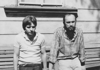Jan Hrabina and his attending physician Zdeněk Tomš (student leader from the late 1960s) in the Bohnice psychiatric hospital, summer 1974