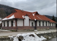 School in Čičmanyškola v Čičmanoch, during the war, alternately it settled German soldiers and partisans