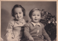 Siblings Eva and Jan, year 1950