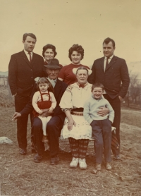 Family photo of Hlasica family - mother Irena, father Peter, Alžebeta and Irena with their families 