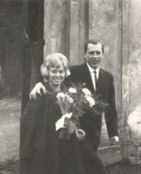  Jan Prüher marrying Jana, Zlatá Koruna in 1966