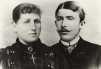 Marie Grunwaldová, née Vašková, the mother of Hugo Vaníček, with her first husband Franz Grunwald