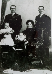 Grandparents, Jan Nowak and Apolonia, as single Siebrecht, from the right side grandfather's brother, grandmother Zofia and her younger brother Ludwik, Gladbeck, Germany, around 1910.
