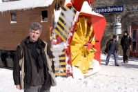 Tomáš by the popular train, in the snowy area of ​​Ospizio Bernina.

