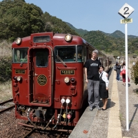 Tomáš na výlete v Japonsku, kde strávil dva týždne výlučne kvôli vlakom.
