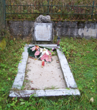 the grave of a shot Russian partisan in Trstená
