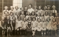 Pupils of the first grade in the primary school in Vojtěšská Street in Prague, with their teacher Věra Urajová. Anna, bottom row, second from right (scratched). 1938-1939
