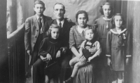 Family photograph. Top row, from left:  Josef, dad, mom, Anna. Bottom row, from left: Irena, Jaroslav, Květa. 1942