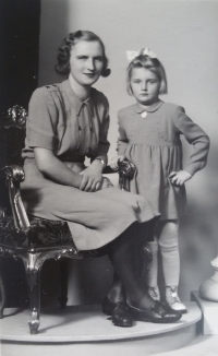 With her mother Jiřina Kosíková, 1946