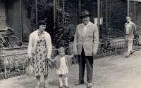 Irena Nováková s rodiči v ZOO Liberec