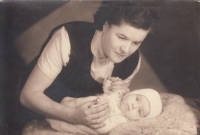 Svatava Němcová - with her daughter Svatava, 1954