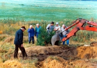 Exhumation of the murdered in Tušť (1993), carried out by the Austrian Black Cross 