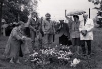 The first organized meeting of the bereaved at a mass grave in Tušť (1991) 