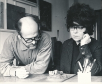 Božena Krejčová s manželem Bořivojem v ateliéru, Červený mlýn, 1972.