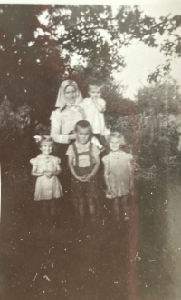 Marián Jurčák mother with her siblings 
