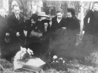 Mirečkek's burial. February 1945