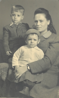 With his mother Anastasia and his younger sister Stavrula, 1953 