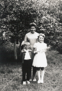 Se sestrou Evou a matkou Marií, 1967