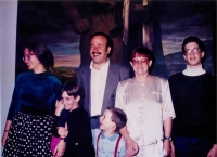 Rodina Kosákových na vernisáži výstavy Golem kráčí židovským městem, Praha 1993