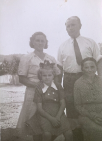 Vlasta with his parents, mother Rozália and father František Pečeň