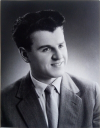 Oldřich Chadima in the graduation photo in 1959