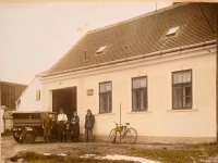 The Hybášek family house in Dačice, Eugenia with her parents, 1933