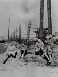 Na skautském táboře v pohraničí 1945