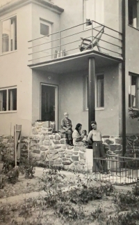 A photo of the house in Bítýška in 1943 