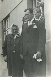 Josef Vopařil with his mother during wedding 