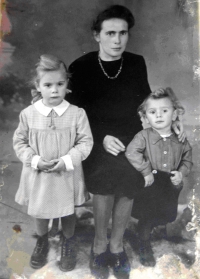 Mother Marie Moses, née Šebesta, with Erika and Manfred, photographed in Velký Tábor