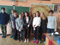 Bohumíra Matulíková and pupils of Mendík Elementary School filming memories as part of the project Stories of our Neighbors