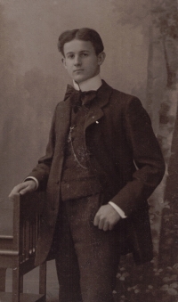 Her father Gustav in 1913