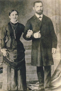 Prastarí rodičia z matkinej strany, Benjamín Friedmann s manželkou, ca. 1890